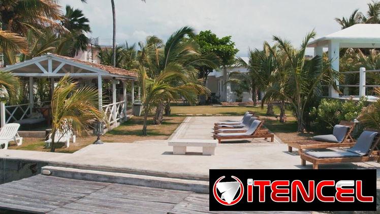 🏡¡Casa de Lujo en Alquiler! Situada frente al mar en #SantaFè, La Habana, con un diseño moderno y lujosas comodidades.