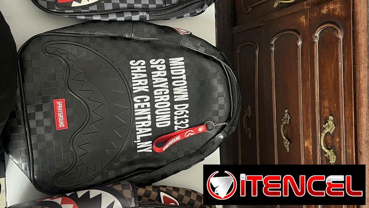 Mochilas sprayground 30 usd o al cambio en moneda nacional. Interesados al WhatsApp 53497068