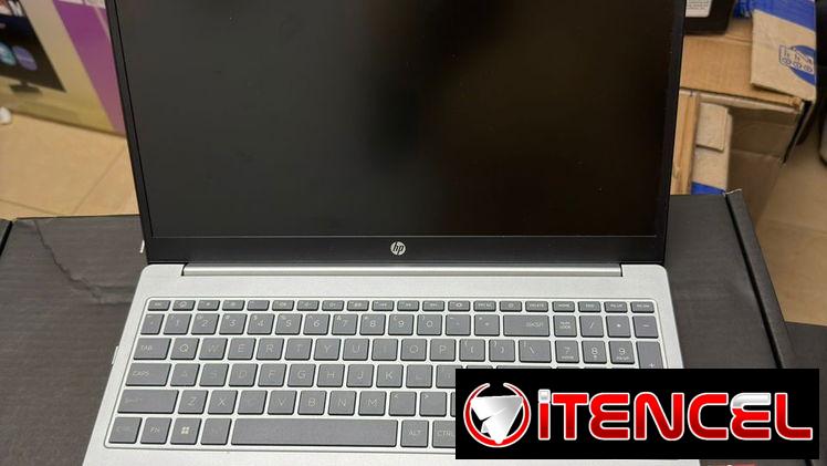¡Oportunidad! Laptop HP Ryzen 5 Serie 7000 (Poco Uso) 16GB RAM DDR5 $350