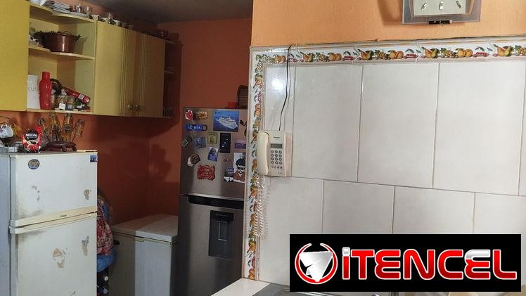 Permuto Casa Biplanta, puerta de calle.👇