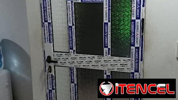 Mamparas de baños. Bajos de meseta. Ventanas