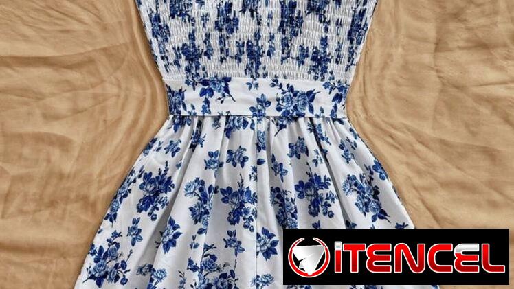 Mono con estampado de flores