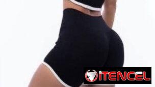Conjunto Deportivo Acanalado de Top Corto y Shorts