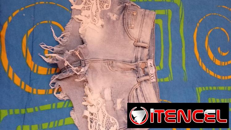 Shor  de mezclilla talla   XXS . Estraple talla S . Marca  Forever 21.