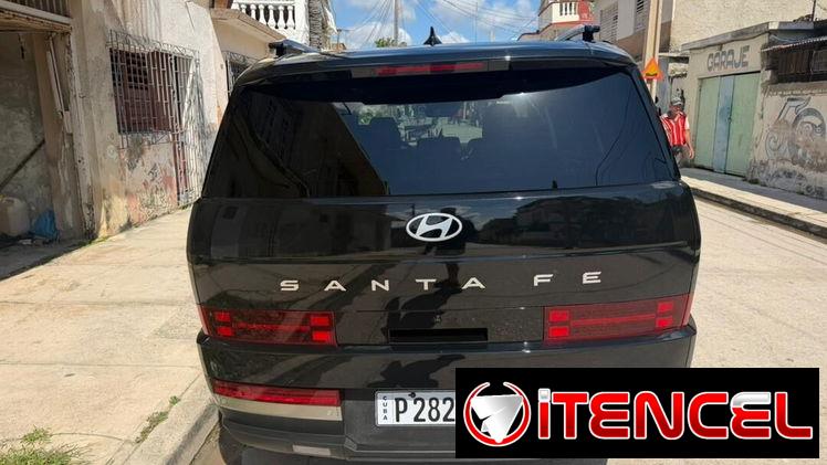 Vendo Hyundai Santa Fe, 2024 límite con 26,000 millas