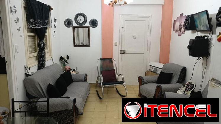 🏠 Se vende apartamento capitalista en Centro Habana. Tiene gas de la calle, agua 24 horas, patiecito y teléfono fijo