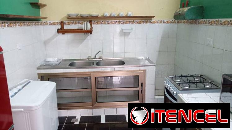 VEDADO 25 Y PRESIDENTE ALQUILO APARTAMENTO DE DOS HABITACIONES  NO SE VA LA CORRIENTE, TERRAZA.