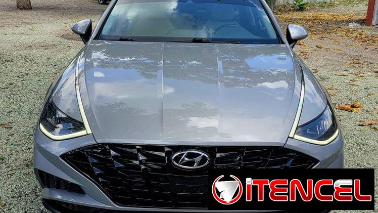 Vendo o negocio  yhunday Sonata 2023 Limited con techo de crsital motor 2.5