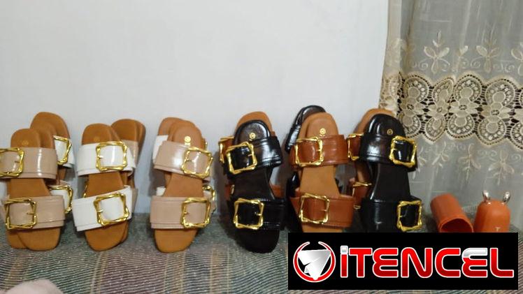 Sandalias con hebilla