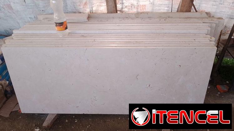 Plancha, losas y rodapié de mármol crema de buen material no dudes en contartarnos