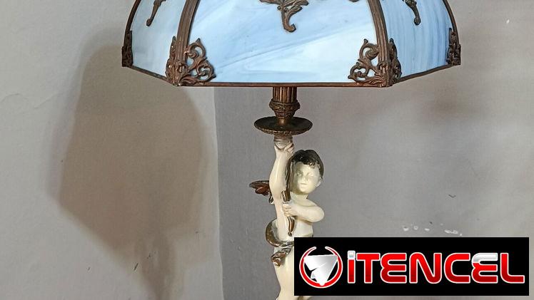 Bellísima lámpara de mesa