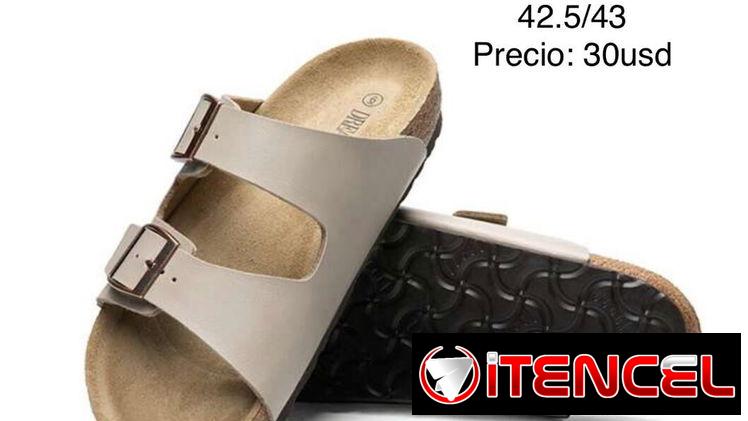 Hermosas sandalias prácticas