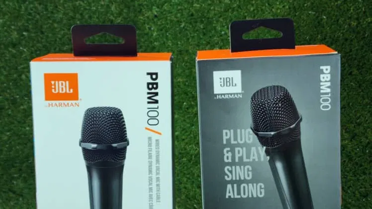 Calidad Profesional para Voces y Karaoke – Plug & Play con Sonido Nítido / Micrófono JBL PBM100