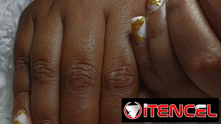 Manicura profesional en tecnicas de gel y acrilico