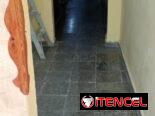 Se vende casa. Solo interesados, oímos propuestas.