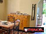 Casa en La Víbora de dos plantas con 2 habitaciones, carpoch y patio de tierra !!!