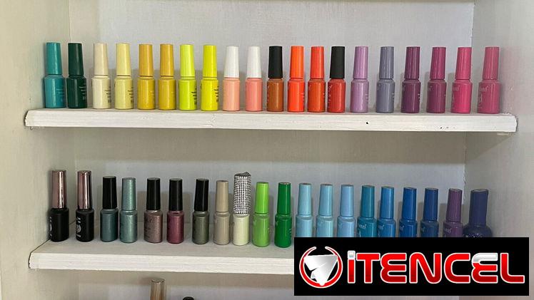 Mesa de manicura con accesorios