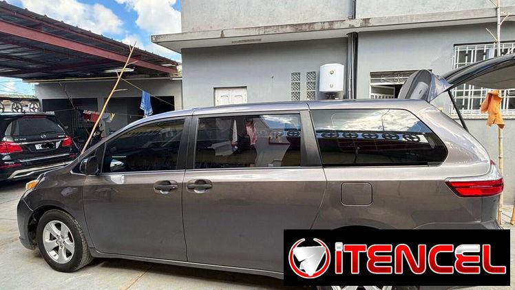 TOYOTA SIENNA 2019