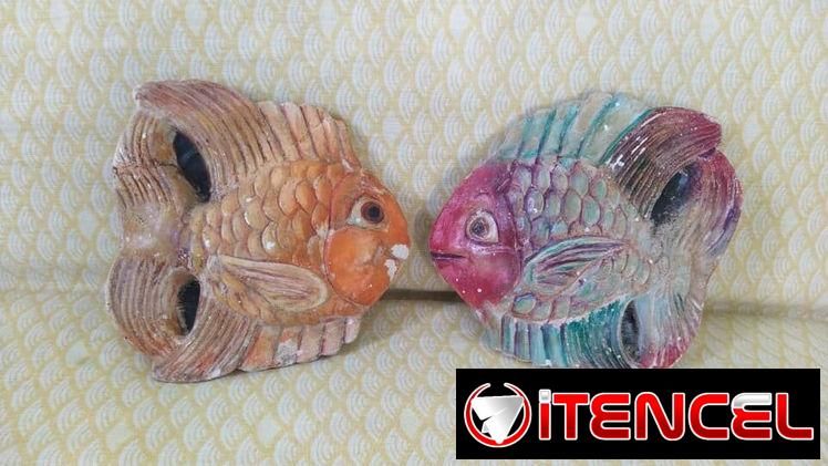 PAREJA PECES DE YESO PARA COLGAR EN PARED. 300 CUP.