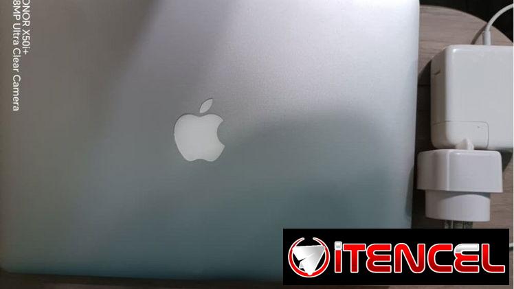 MacBook Pro A1502