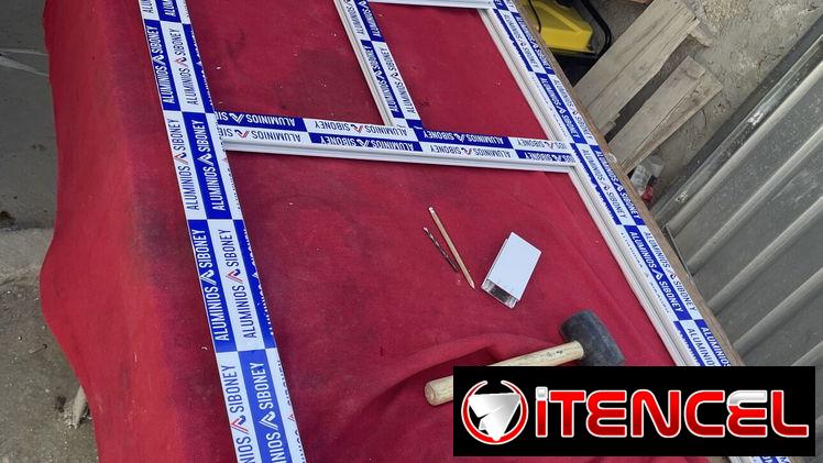 Directo con el dueño :tu mejor precio en  Carpintería en aluminio con cristales y otros  ✅️Puertas de aluminio con crist