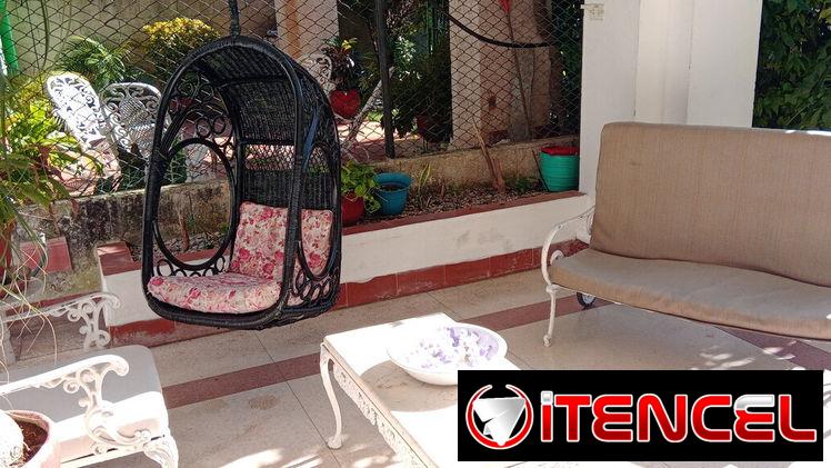 Se renta en el vedado casa con 4 habitaciones privadas cerca de la calle paseo. 58858577.