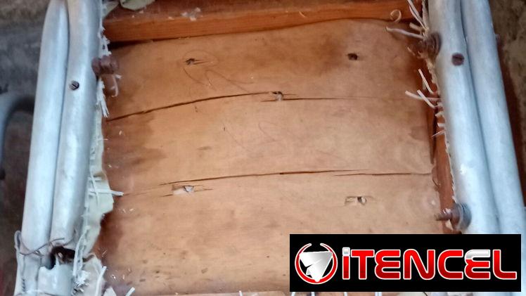 Sillas de estructura de aluminio de uso , son 5 en total hay que restaurarlas