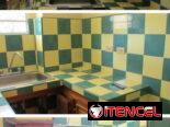 Apartamento de construcción capitalista de 48 m² en primer piso.