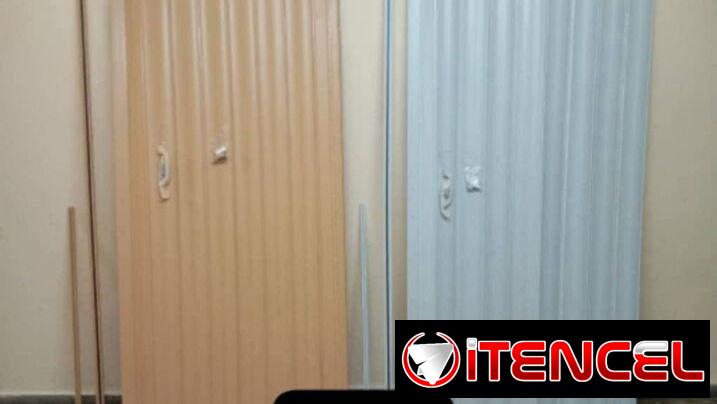 Juegos de baños Corona con sus herrajes completos , puertas de Correderas,  fregaderos ,acsesorios para baños