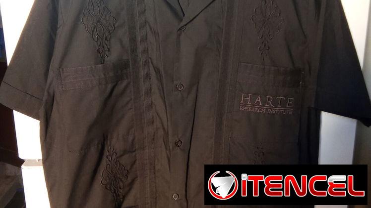 Guayabera negra talla M. Nueva. ..vedado