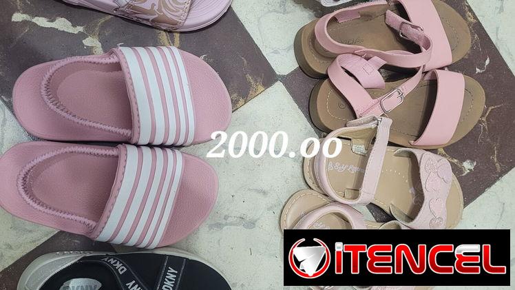 Chancletas y sandalias para niñas