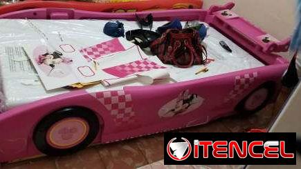 Cama con colchón para niña