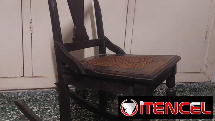 VENTA DE COMADRITA DE CAOBA 30 USD.
