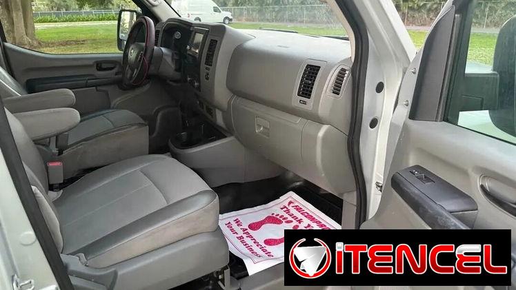 Minivan Nissan