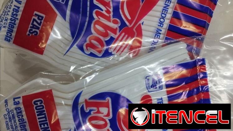 Platos, tenedores, vasos, vasos con tapa, vasos domo