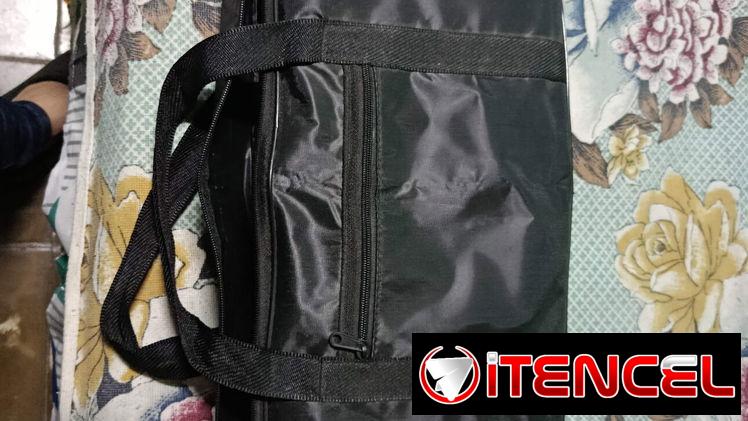 200 USD, Zelle o Cup al cambio. Piano plegable de 88 teclas, con sus accesorios (cargador y cable) tiene batería incluid