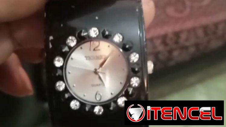 Reloj pulsera de mujer, de uso en buen estado, con batería nueva,fuciona bien. Se puede pagar por transferencia.