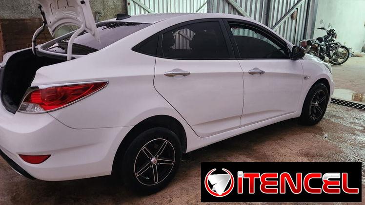 Vendo o negocio Hyundai hacen 2014, acabado de pintar