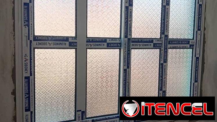 Puertas y ventanas de aluminio. Bajos de meseta, Paños fijos, Closet de espejos