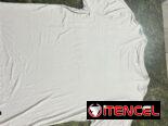 Variedad de pullover y Un chubasquero