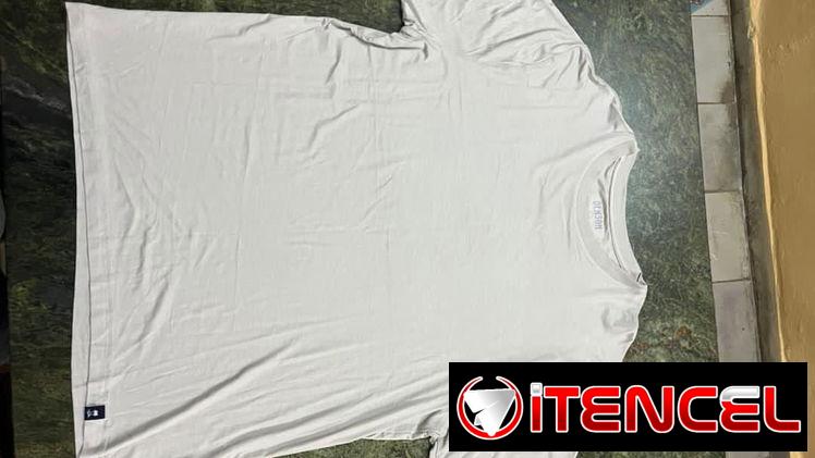 Variedad de pullover y Un chubasquero