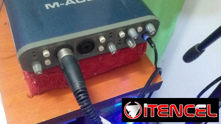 Targeta de sonido m audio con micrófono condensador