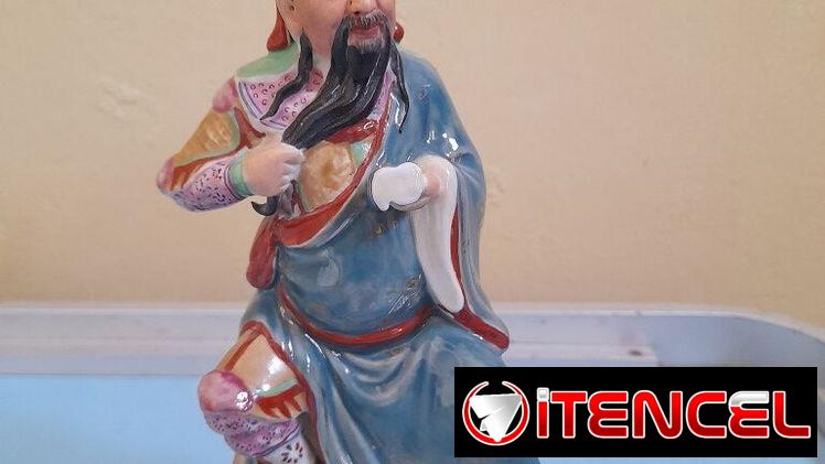 Adorno de porcelana china de 20 cm de alto (Guan Yu una de las figuras más veneradas en la cultura y la historia china)