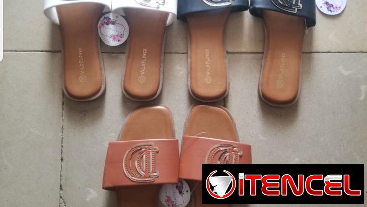 Sandalias de mujer descalsadas
