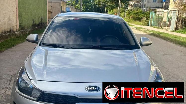 Vendo o negocio Kia Río 20 20 el panameño motor 1.4 caja sexta