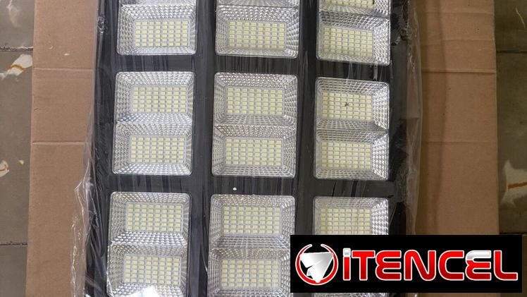 Lámpara LED con panel solar para exteriores