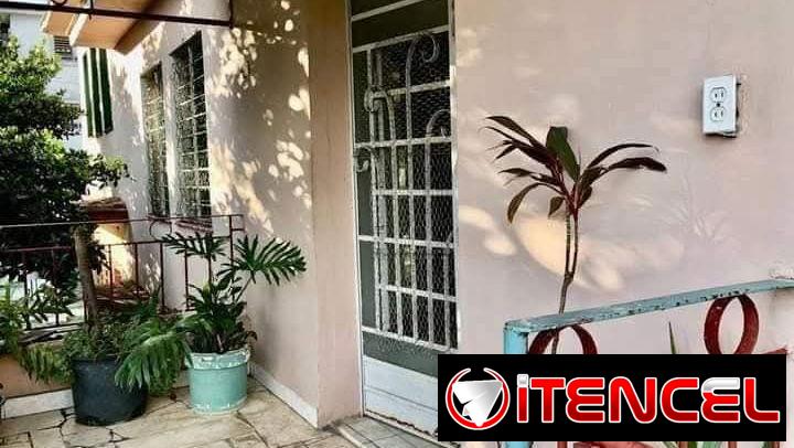 Vendo MIRAM PH d 2 pisos 200mt2 cu garaje entrafa indep nada alrededor cerca Mar 5ave,55511112