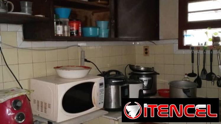 Casa Totalmente independiente con patio garaje 3 cuartos 3 baños Playa 65mil  53582376