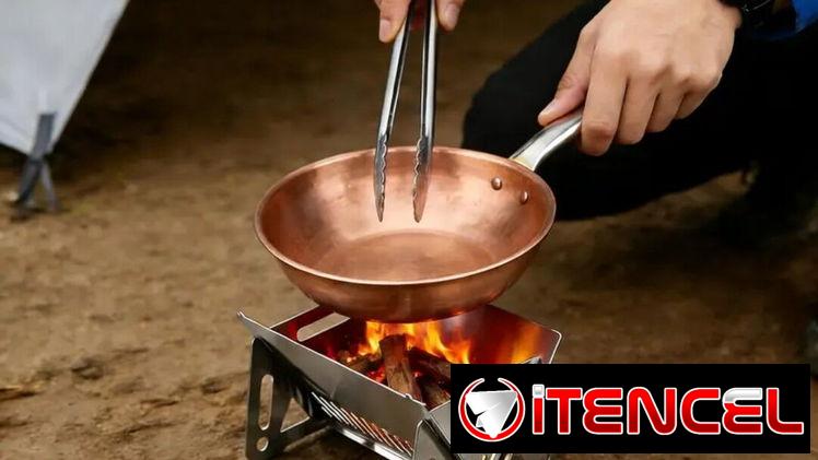 Pequeña hornilla de carbón y leña. Fíjese bien en el tamaño
