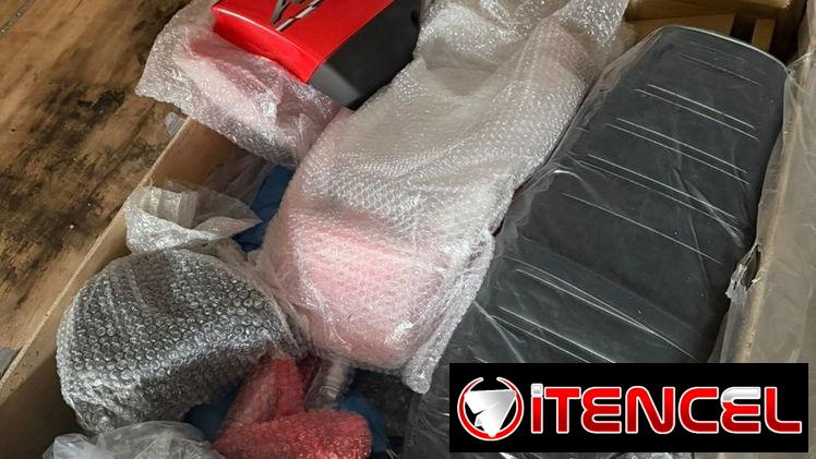Súper KIT de MOTO SUZUKI AX -100, TODO NUEVO. TRAE  CASI TODO (asiento , plásticos,cadena, amortiguadores y mucho más